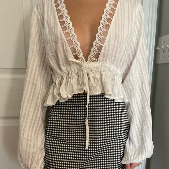 White detailed tie top - Picture 2 of 5